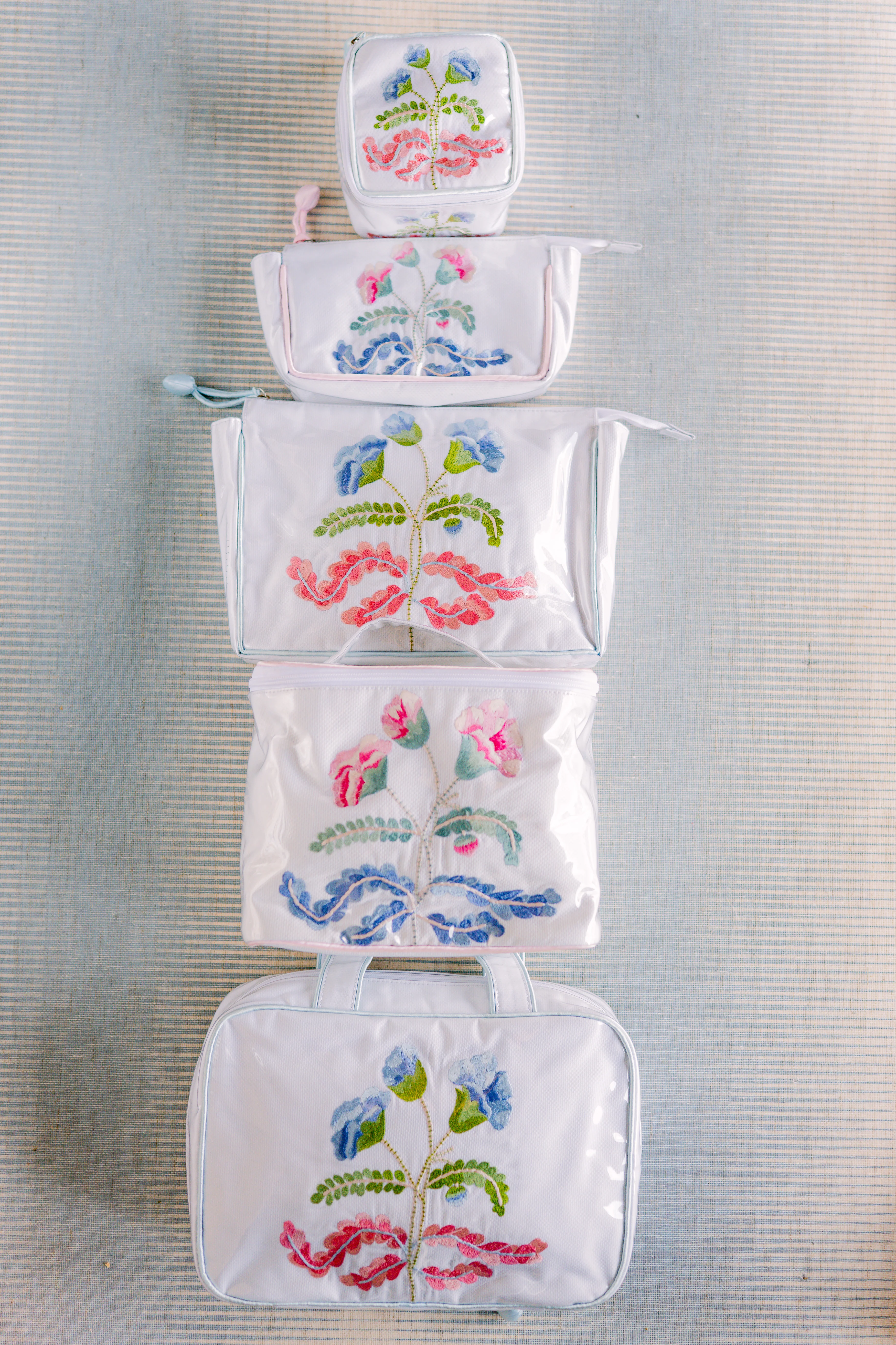 CARNATION HANGING COSMETIC BAG - Image 6