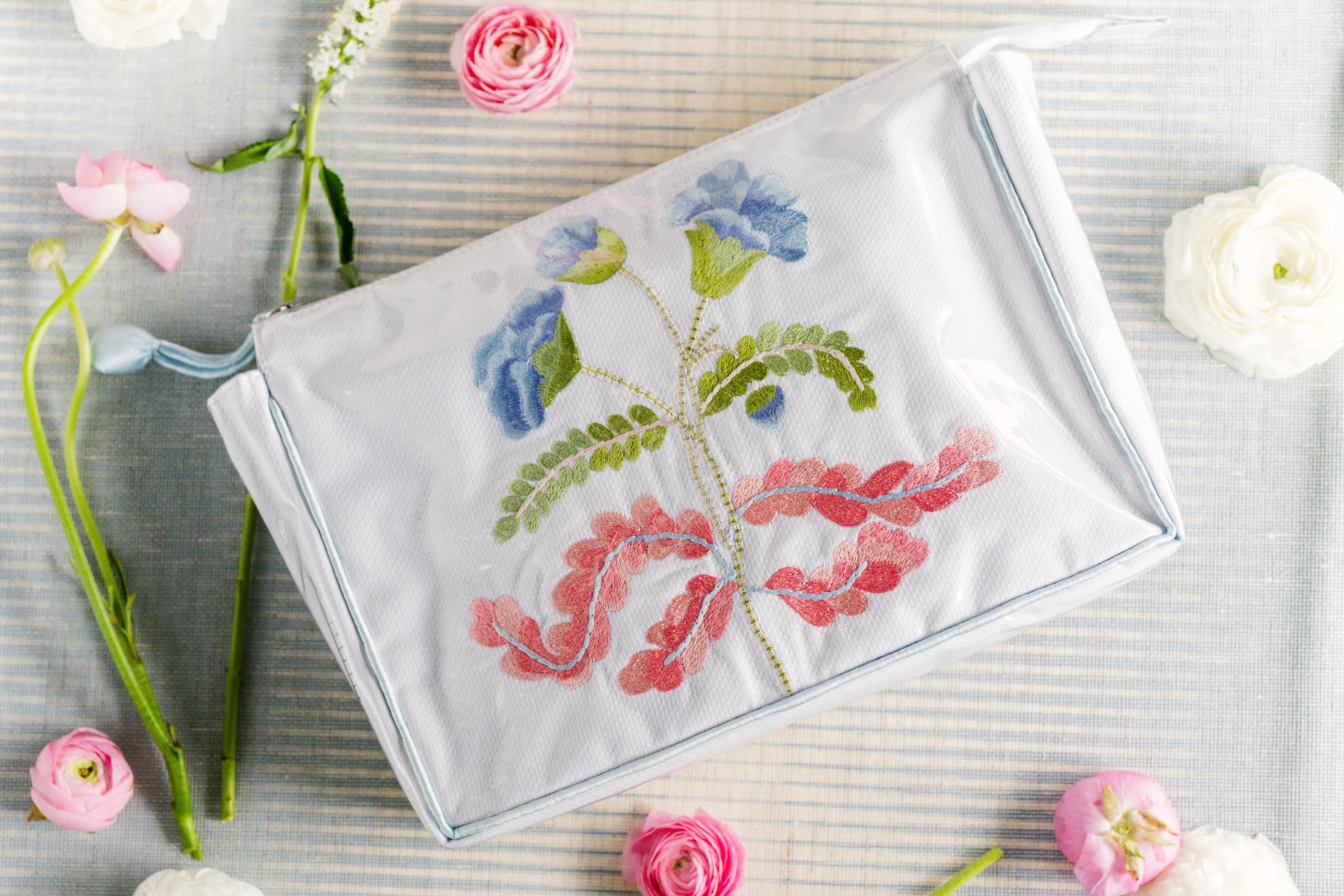 CARNATION LARGE MAKEUP BAG - Image 4