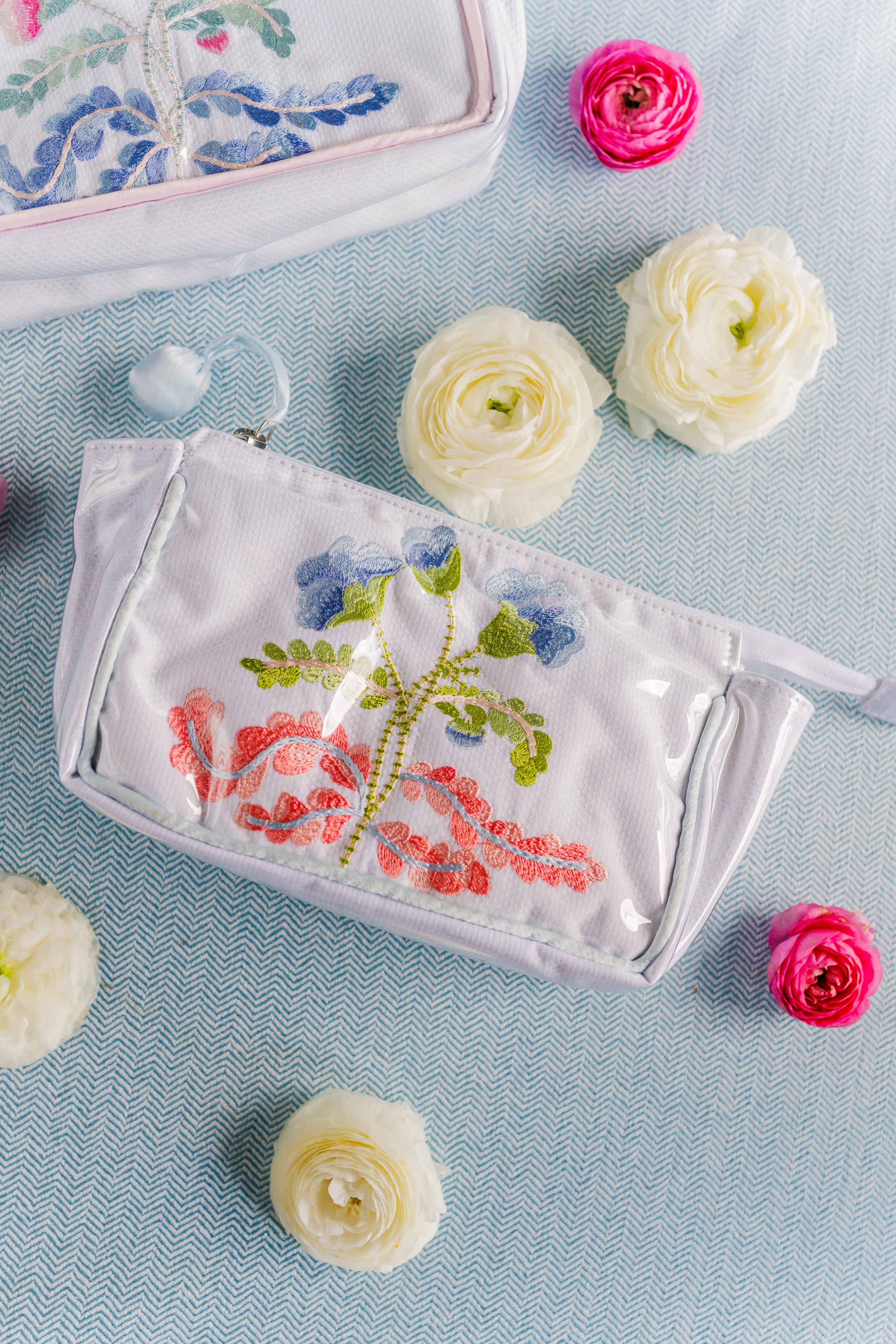 CARNATION SMALL MAKEUP BAG - Image 5