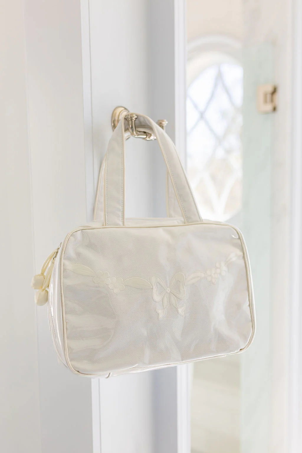 FLORAL BOW HANGING TRAVEL BAG - Image 7