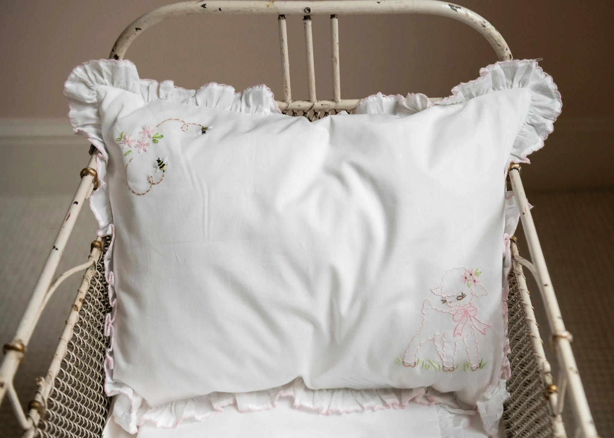 BABY LAMB & BEE COTTON PILLOW SHAM - Image 4